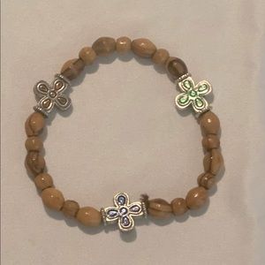 Beaded expandable bracelet w/crosses